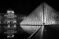 The-Louvre-at-night-
