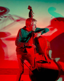Funky-Bass-player